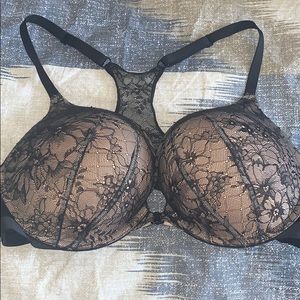 Victoria’s Secret bombshell push-up bra
